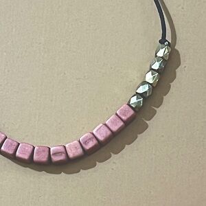 💗 Pink & brass bead Necklace 💗